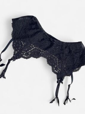 Victoria’s Secret Black Lace Garter Belt